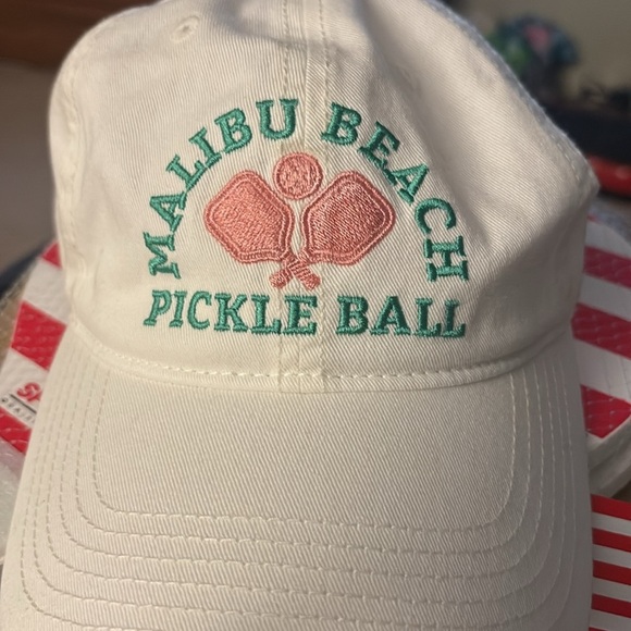 American pickle ball, 
official   Flag Paddle 
Malibu Beach Pickleball 
8 Balls - Picture 12 of 14
